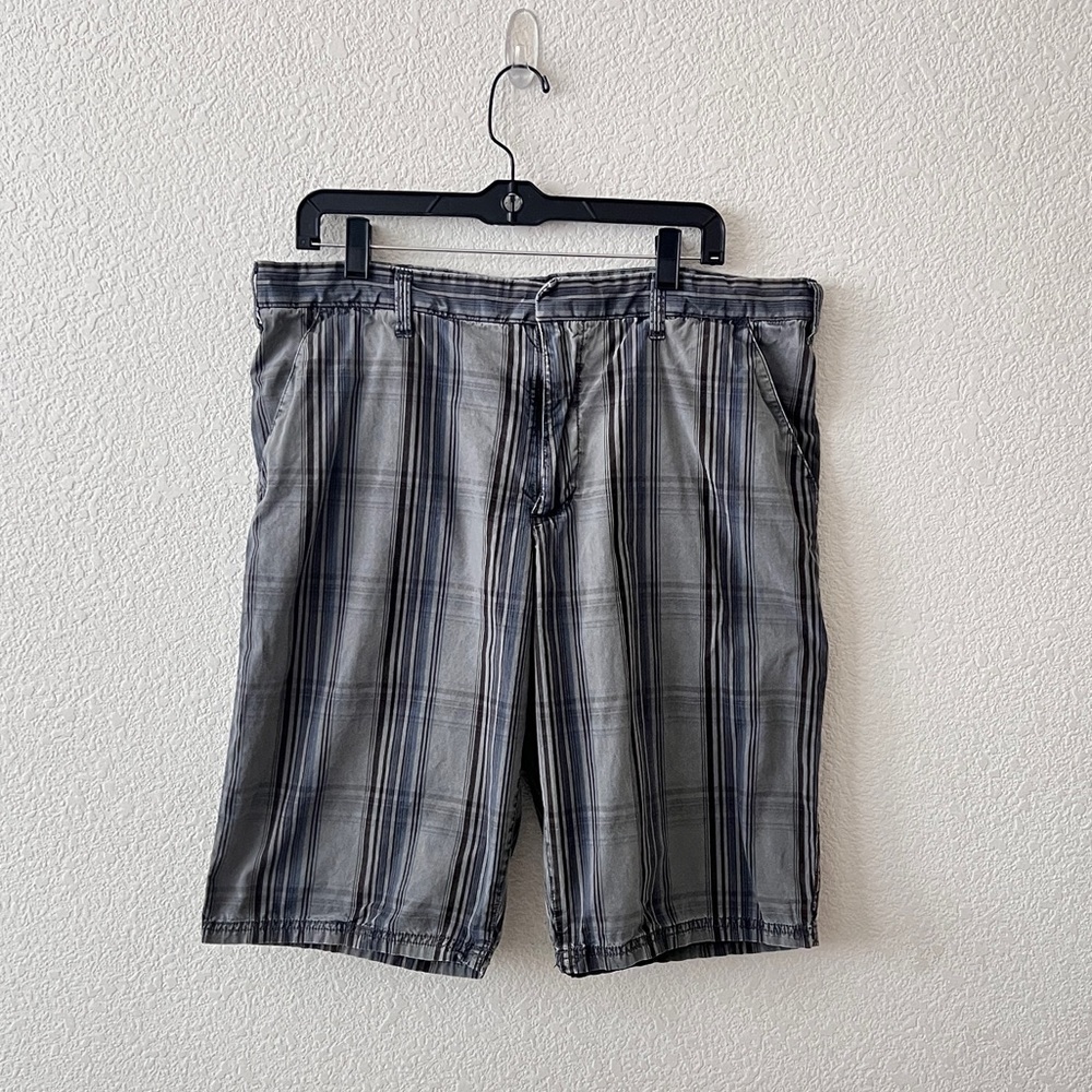 Utility Gray and Blue Plaid Cotton Casual Shorts Size 34 Button Back Pockets